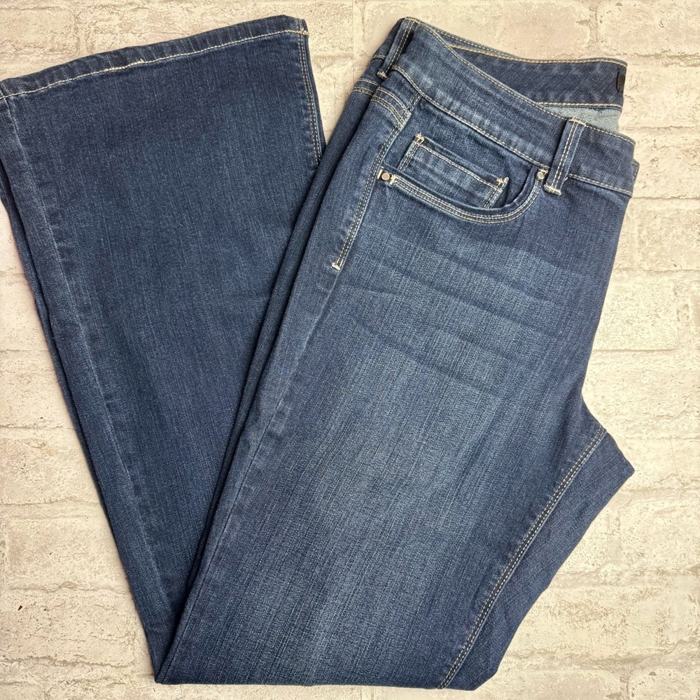 White House Black Market Contour Flare Blue Jean 10S Denim Casual 30”Inseam EUC😍